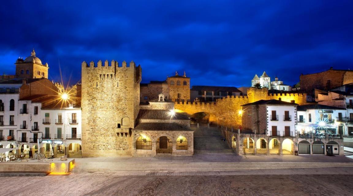 Apartamento La Almena 1 Junto A Plaza Mayor,2 Habitaciones, Parking Gratuito Caces Eksteriør billede